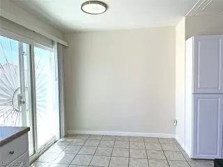 Photo #5: 2579980 Listing