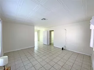 Photo #6: 2579980 Listing