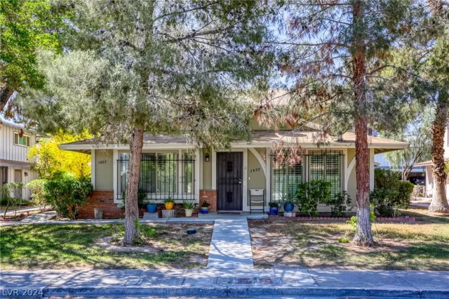 MLS: 2579984 Condo For Sale