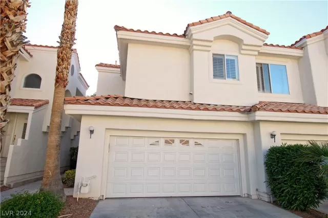 MLS: 2579990 Condo For Sale