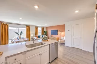 Photo #6: 2579993 Listing