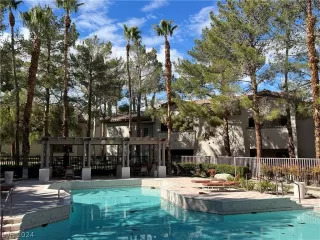 Photo #2: 2580000 Listing 