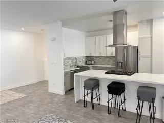 Photo #4: 2580000 Listing 