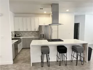 Photo #5: 2580000 Listing 