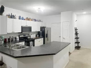 Photo #4: 2580041 Listing