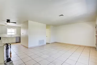 Photo #2: 2580047 Listing