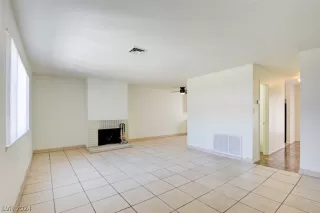 Photo #3: 2580047 Listing