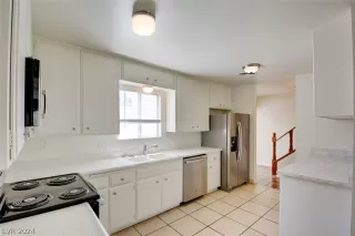 Photo #5: 2580047 Listing