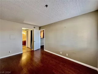 Photo #2: 2580051 Listing 