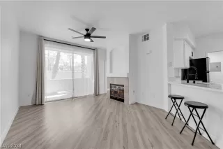 Photo #2: 2580106 Listing