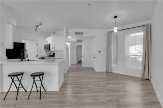 Photo #3: 2580106 Listing