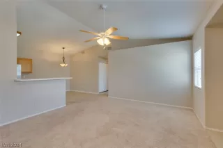 Photo #5: 2580146 Listing