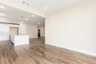 Photo #5: 2580152 Listing