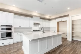 Photo #6: 2580152 Listing