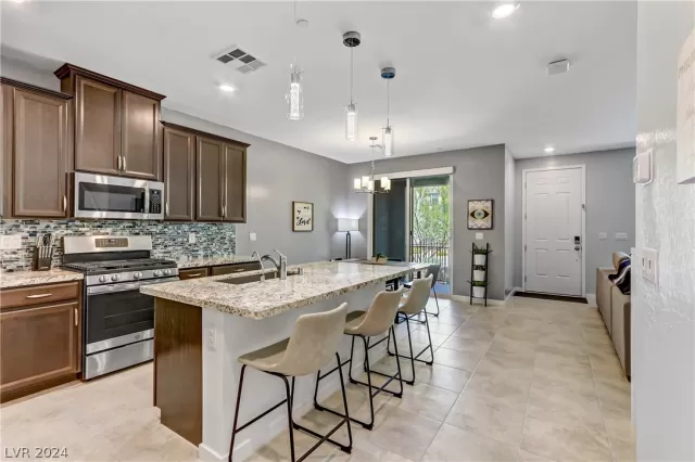 MLS: 2580173 Condo For Sale