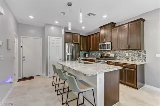 Photo #3: 2580173 Listing