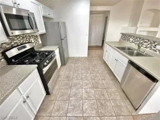 Photo #3: 2580217 Listing