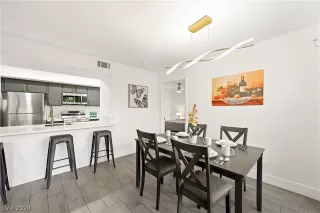 Photo #2: 2580297 Listing