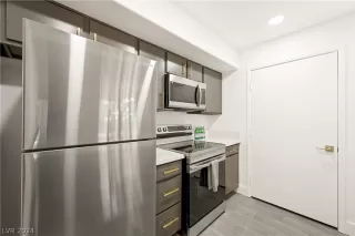 Photo #5: 2580297 Listing