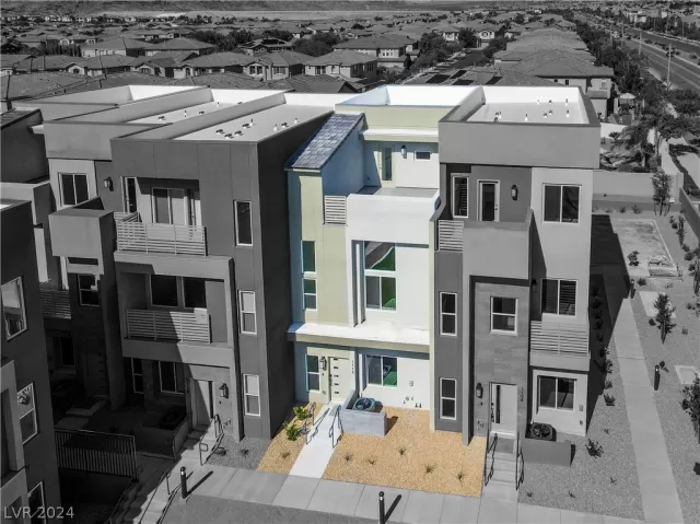 MLS: 2580298 Condo For Sale