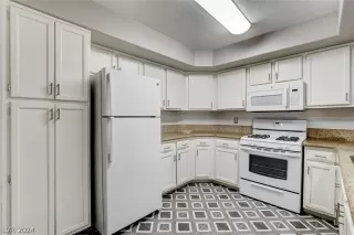 Photo #2: 2580323 Listing