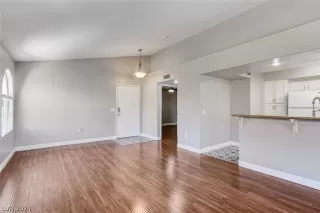 Photo #3: 2580323 Listing