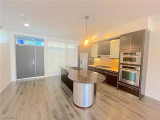 Photo #2: 2580350 Listing 