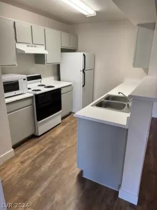 Photo #2: 2580370 Listing 