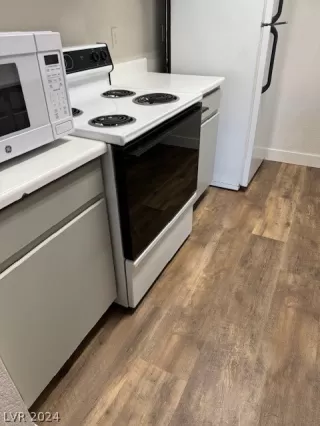 Photo #5: 2580370 Listing 