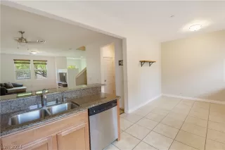 Photo #5: 2580420 Listing