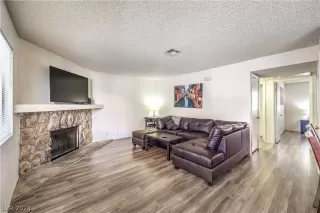 Photo #5: 2580441 Listing