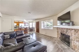 Photo #6: 2580441 Listing