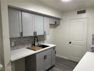 Photo #4: 2580492 Listing 
