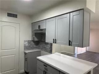 Photo #5: 2580492 Listing 