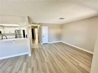 Photo #2: 2580539 Listing