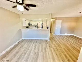 Photo #5: 2580539 Listing