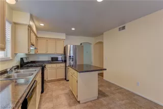 Photo #5: 2580555 Listing