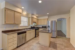 Photo #6: 2580555 Listing