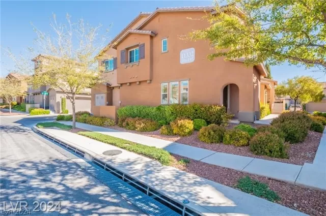 MLS: 2580560 Condo For Sale