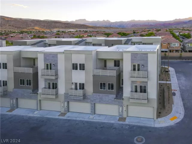 MLS: 2580575 Condo For Sale