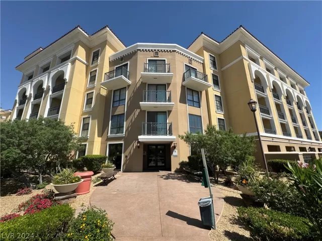 MLS: 2580622 Condo For Sale