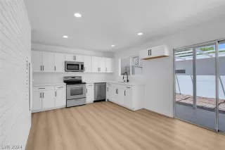 Photo #4: 2580646 Listing