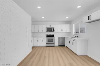 Photo #5: 2580646 Listing