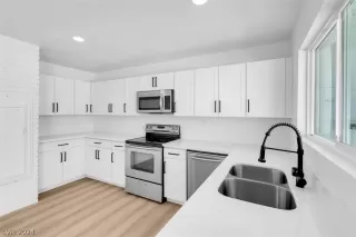 Photo #6: 2580646 Listing