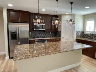 Photo #2: 2580684 Listing 