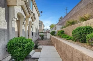 Photo #3: 2580692 Listing