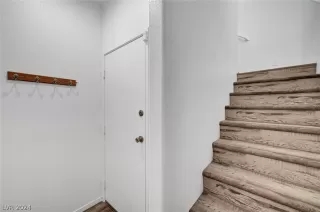 Photo #6: 2580692 Listing