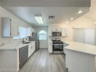 Photo #5: 2580706 Listing