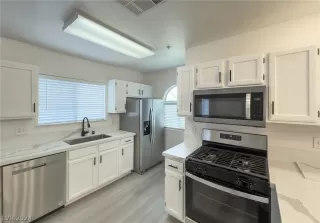Photo #6: 2580706 Listing