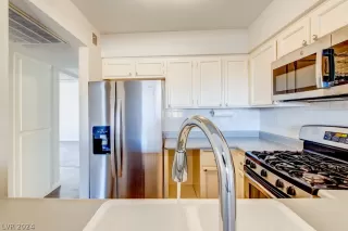 Photo #3: 2580708 Listing